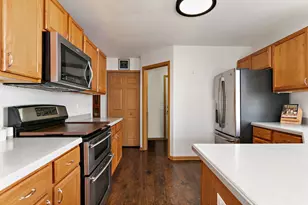 1335 Deerpath Rd, Aurora, IL 60506 - Photo 11