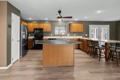 3545 W Harbor Drive, Bettendorf, IA 52722 - Photo 11