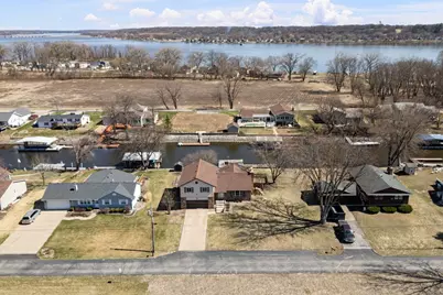3545 W Harbor Drive, Bettendorf, IA 52722 - Photo 3