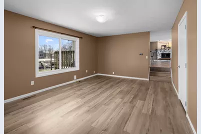 3545 W Harbor Drive, Bettendorf, IA 52722 - Photo 25