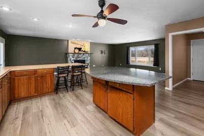 3545 W Harbor Drive, Bettendorf, IA 52722 - Photo 13