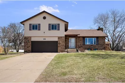 3545 W Harbor Drive, Bettendorf, IA 52722 - Photo 1