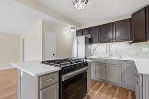 7932 W 98th Pl, Hickory Hills, IL 60457 - Photo 11