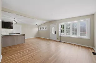 7932 W 98th Pl, Hickory Hills, IL 60457 - Photo 7