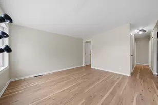 7932 W 98th Pl, Hickory Hills, IL 60457 - Photo 5