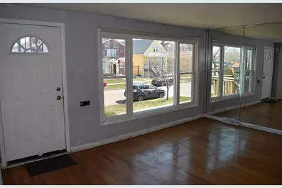 9132 S Crandon Avenue, Chicago, IL 60617 - Photo 5