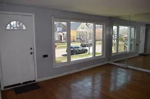 9132 S Crandon Ave, Chicago, IL 60617 - Photo 5