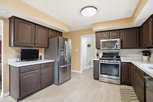 18439 Locust St, Lansing, IL 60438 - Photo 7