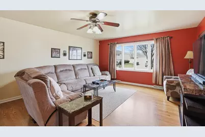 18439 Locust Street, Lansing, IL 60438 - Photo 3