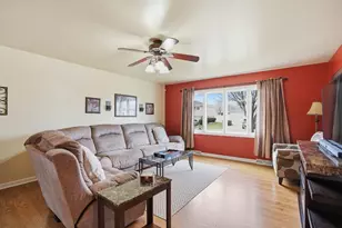 18439 Locust St, Lansing, IL 60438 - Photo 3