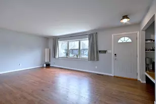 966 Aberdeen Dr, Crystal Lake, IL 60014 - Photo 5