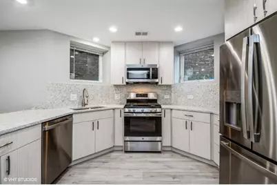 5915 N Artesian Avenue #GDN, Chicago, IL 60659 - Photo 3