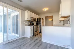 225 Winnsboro Ct, Schaumburg, IL 60193 - Photo 13