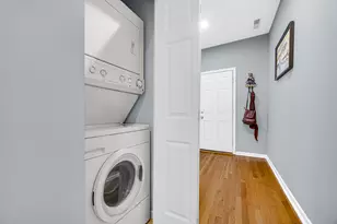 2945 W Belle Plaine Ave, Chicago, IL 60618 - Photo 15