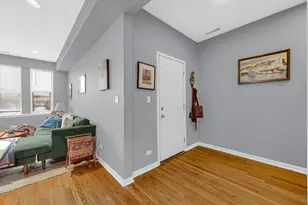 2945 W Belle Plaine Ave, Chicago, IL 60618 - Photo 3