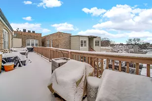 2945 W Belle Plaine Ave, Chicago, IL 60618 - Photo 17