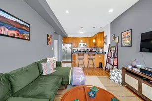 2945 W Belle Plaine Ave, Chicago, IL 60618 - Photo 9