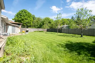 319 Jewel Ave, Saint Charles, IL 60174 - Photo 5
