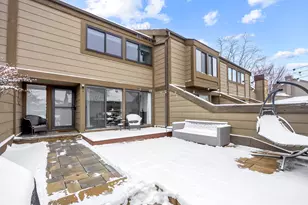 122 Aberdeen Ct, Geneva, IL 60134 - Photo 1