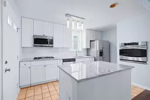 1329 E 61st St, Chicago, IL 60637 - Photo 5