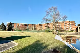 18 E Old Willow Rd, Prospect Heights, IL 60070 - Photo 1