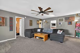 911 E Washington St, Morris, IL 60450 - Photo 9