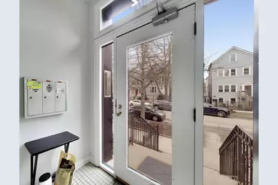 1322 W Barry Avenue, Chicago, IL 60657 - Photo 3