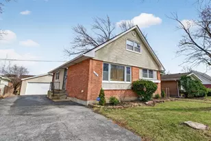 16827 Glen Oaks Dr, Country Club Hills, IL 60478 - Photo 9