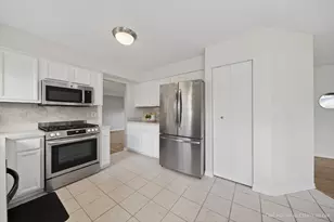 1439 Blue Heron Dr, Crystal Lake, IL 60014 - Photo 9