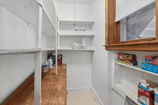 5546 N Austin Ave, Chicago, IL 60630 - Photo 11