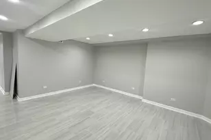 5848 N Whipple St, Chicago, IL 60659 - Photo 3