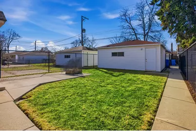 10424 S Forest Avenue, Chicago, IL 60628 - Photo 29