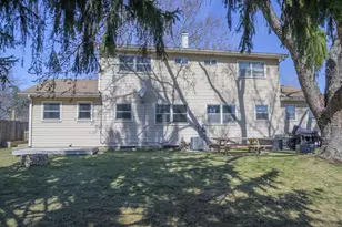 1583-1585 Sheffield Dr, Elgin, IL 60123 - Photo 15