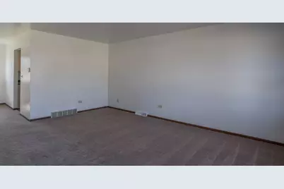 1583-1585 Sheffield Drive, Elgin, IL 60123 - Photo 3