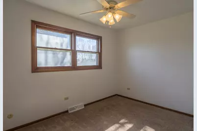 1583-1585 Sheffield Drive, Elgin, IL 60123 - Photo 13