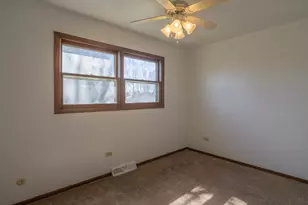 1583-1585 Sheffield Dr, Elgin, IL 60123 - Photo 13