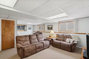 36615 N Streamwood Dr, Gurnee, IL 60031 - Photo 3