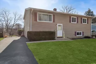 36615 N Streamwood Dr, Gurnee, IL 60031 - Photo 1