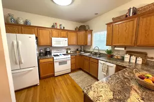 254 Landfield Rd, Batavia, IL 60510 - Photo 5