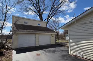 111 Cedar Cir, Streamwood, IL 60107 - Photo 17