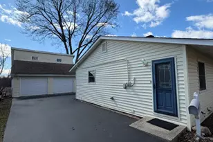 111 Cedar Cir, Streamwood, IL 60107 - Photo 3