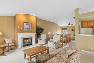 628 King Ct, East Dundee, IL 60118 - Photo 5