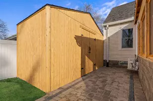 1025 Queen Anne St, Woodstock, IL 60098 - Photo 21