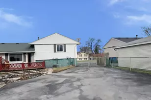 202 E Rose St, Glenwood, IL 60425 - Photo 3