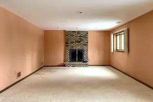 7700 Apple Tree Ln, Willowbrook, IL 60527 - Photo 9