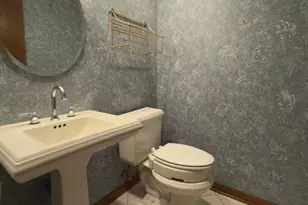 7700 Apple Tree Ln, Willowbrook, IL 60527 - Photo 7