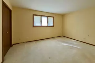 7700 Apple Tree Ln, Willowbrook, IL 60527 - Photo 13