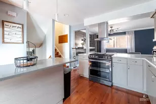 8738 S Troy Ave, Evergreen Park, IL 60805 - Photo 9