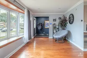 8738 S Troy Ave, Evergreen Park, IL 60805 - Photo 5