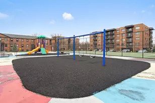 9332 Landings Ln, Des Plaines, IL 60016 - Photo 17